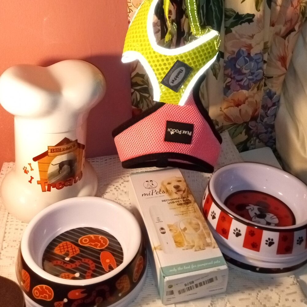 DOG TREAT JAR, PET NAIL GRINDER, 5 FOOD DISHES & 2 HARNESSES, 1 LARGE & 1 SMALL